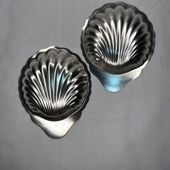 Vintage Oneida Silversmith Silver Plated Clam Shell Candy Bowls.. 7.5" Long Set - Picture 4 of 4